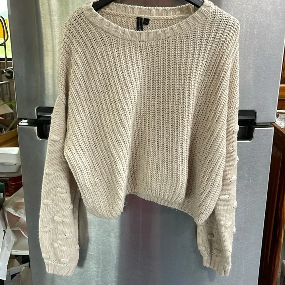Moon & Madison‎ oatmeal color knit sweater, women’s Size Large decor long sleeve